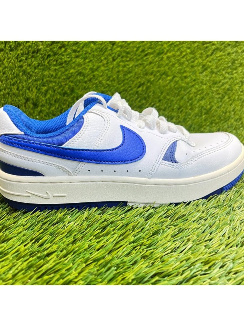 Nike Gamma Force Womens Size 7 White Blue Athletic Leather Shoes Sneakers